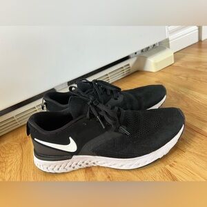 Like New: Women’s size 9 Nike Runners